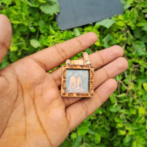 shree premanand ji maharaj photo locate tulsi mala