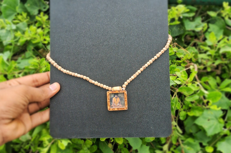 shree premanand ji maharaj photo locate tulsi mala