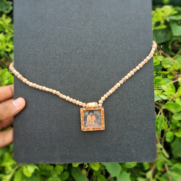 shree premanand ji maharaj photo locate tulsi mala