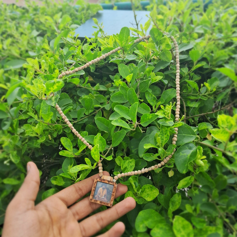 shree premanand ji maharaj photo locate tulsi mala