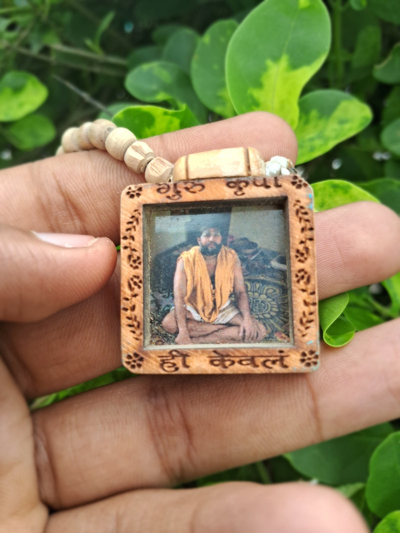 shree premanand ji maharaj photo locate tulsi mala