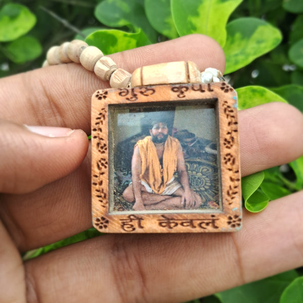 shree premanand ji maharaj photo locate tulsi mala