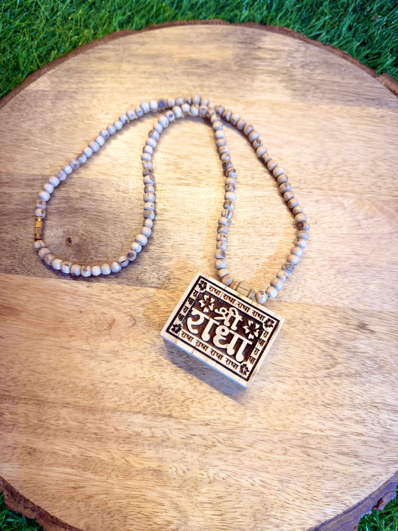 Shree Radha Naam Bhaktmar locate & round beats Tulsi mala